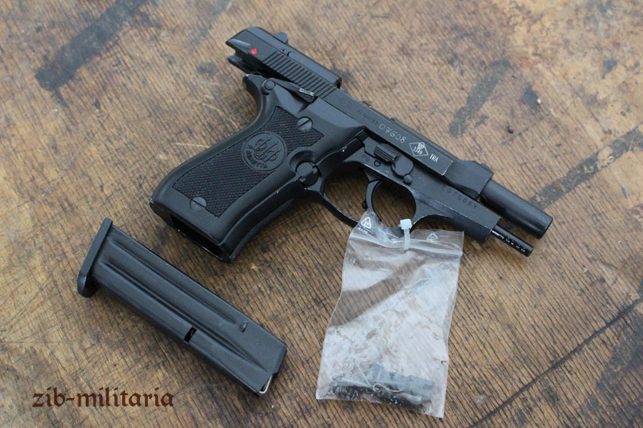 Beretta 84, deactivated pistol