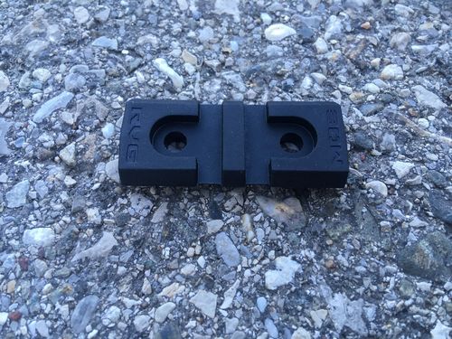 Magpul MOE RUG 2 slot Picatinny mount with mounting material