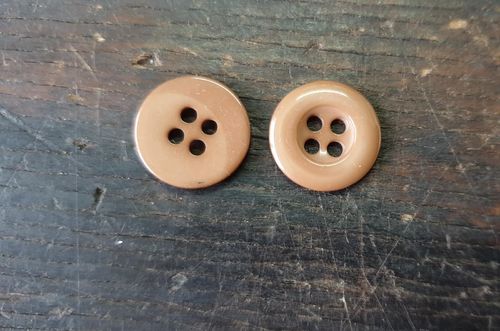 Button - plastic - 4 holes - 14,5mm - brown - XS