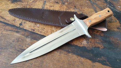 Solid drunkard with a 5mm thick blade made of 440A steel, rustproof incl. Scabbard Solingen
