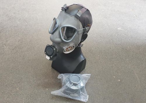 Finnische Gasmaske mit Filter M9